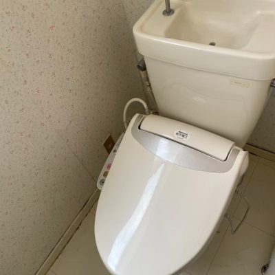 トイレの床を人気CFヘリンボーンへビフォー画像