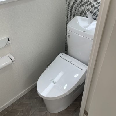 トイレの床を人気CFヘリンボーンへアフター画像