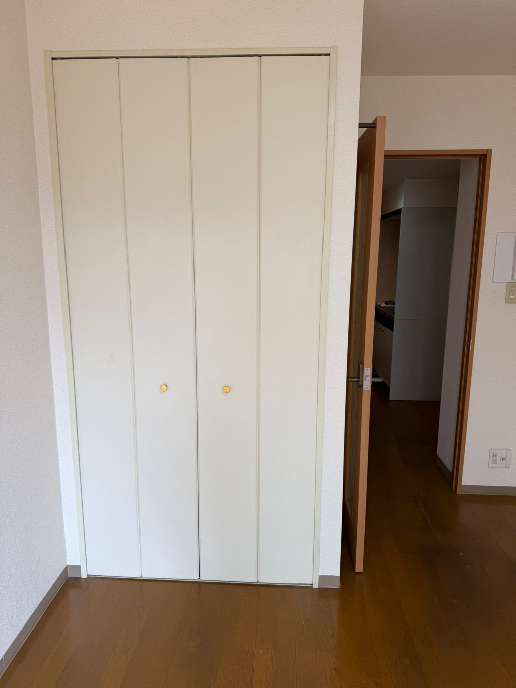 練馬区マンション建具シート工事